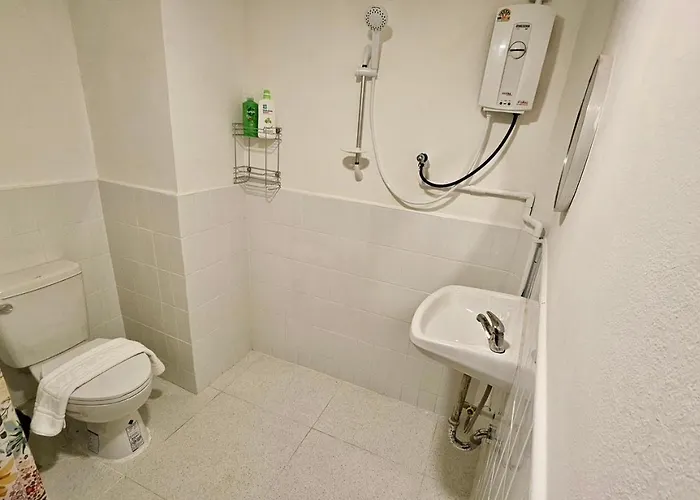 Bangrak House 200 Meters Near Bts Saphantaksin In 曼谷