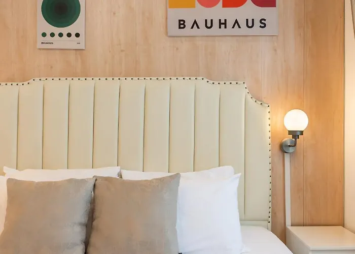 Bangrak House 200 Meters Near Bts Saphantaksin In Casa vacanze Bangkok