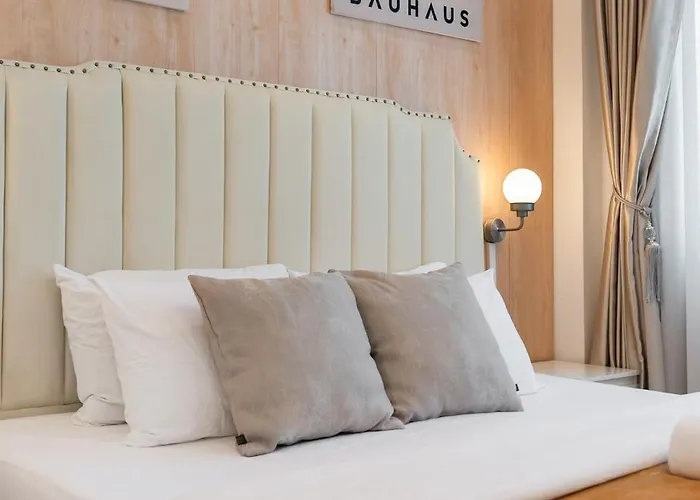 Bangrak House 200 Meters Near Bts Saphantaksin In 度假居 曼谷
