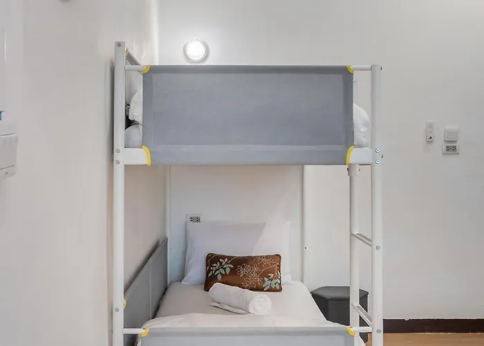 Bangrak House 200 Meters Near Bts Saphantaksin In 曼谷