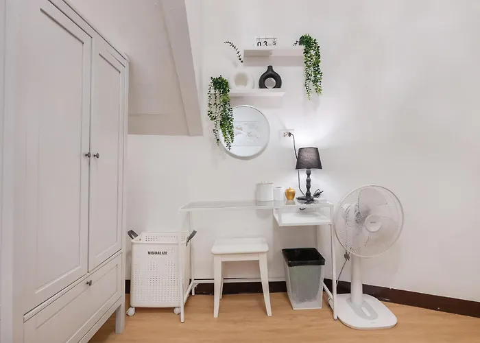 Bangrak House 200 Meters Near Bts Saphantaksin In *