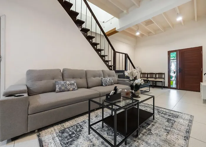 Bangrak House 200 Meters Near Bts Saphantaksin In * 曼谷