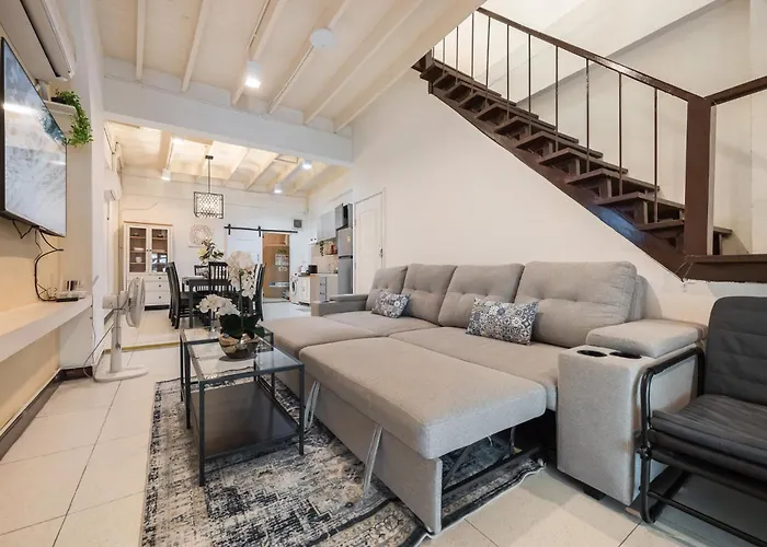 Casa vacanze Bangrak House 200 Meters Near Bts Saphantaksin In *