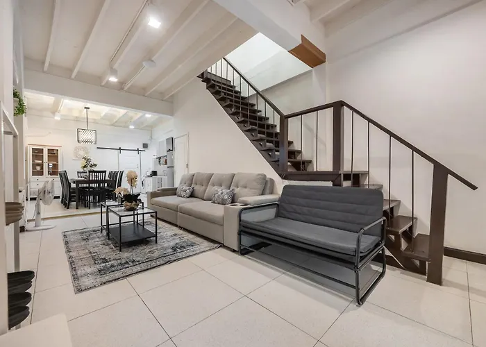 Bangrak House 200 Meters Near Bts Saphantaksin In Casa vacanze