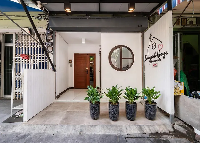 Casa vacanze Bangrak House 200 Meters Near Bts Saphantaksin In *