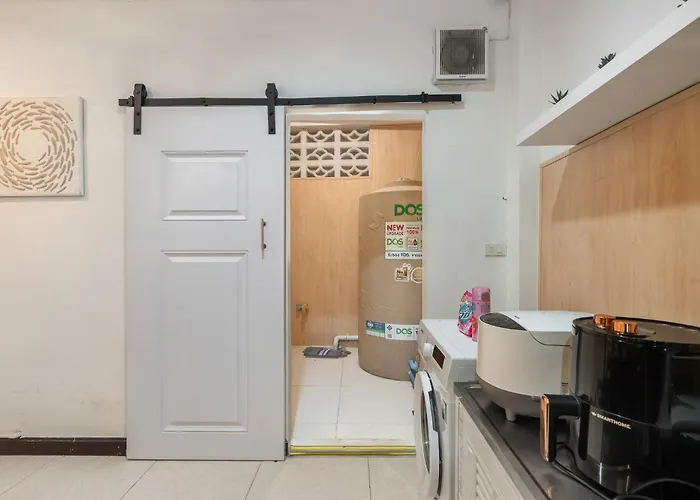 度假居 Bangrak House 200 Meters Near Bts Saphantaksin In *