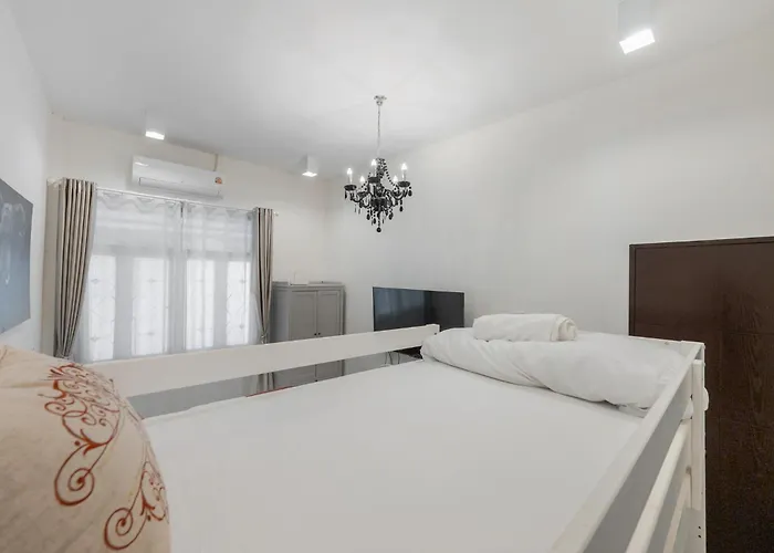 Bangrak House 200 Meters Near Bts Saphantaksin In *