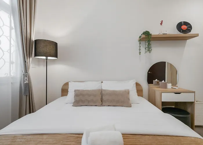 度假居 Bangrak House 200 Meters Near Bts Saphantaksin In *