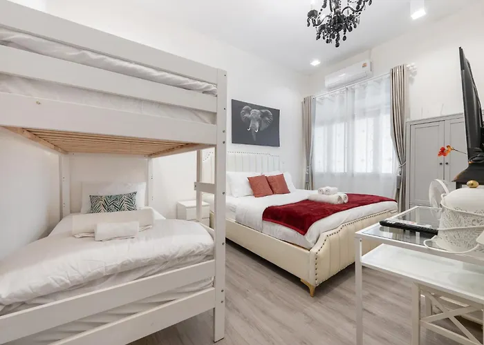 度假居 Bangrak House 200 Meters Near Bts Saphantaksin In *