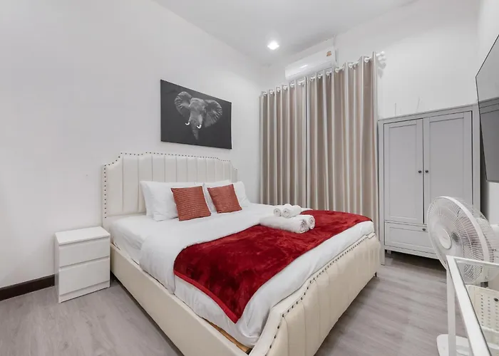 Casa vacanze Bangrak House 200 Meters Near Bts Saphantaksin In