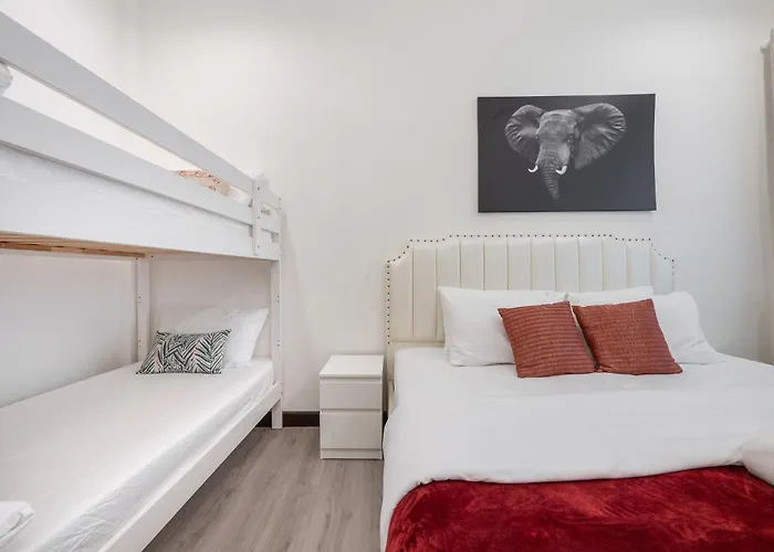 Bangrak House 200 Meters Near Bts Saphantaksin In 曼谷