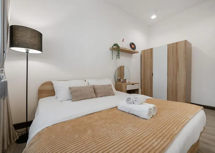 Bangrak House 200 Meters Near Bts Saphantaksin In 曼谷